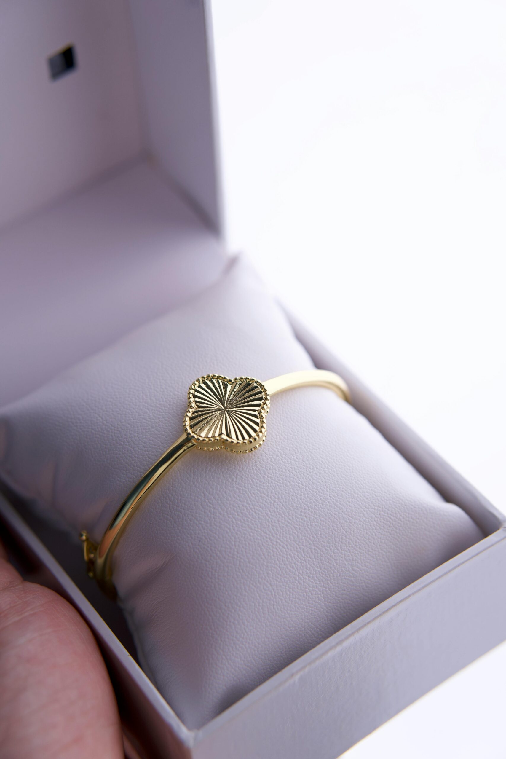 You are currently viewing Jewelry That Never Goes Out of Style: What to Look For